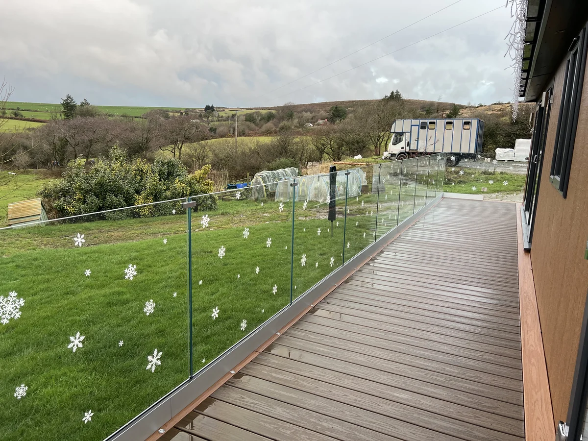 deck-glass-balustrade-rural-deck-boundary-swansea-swansea-glass-balustrades Glass deck balustrade along a rural deck boundary in Swansea by Swansea Glass Balustrades