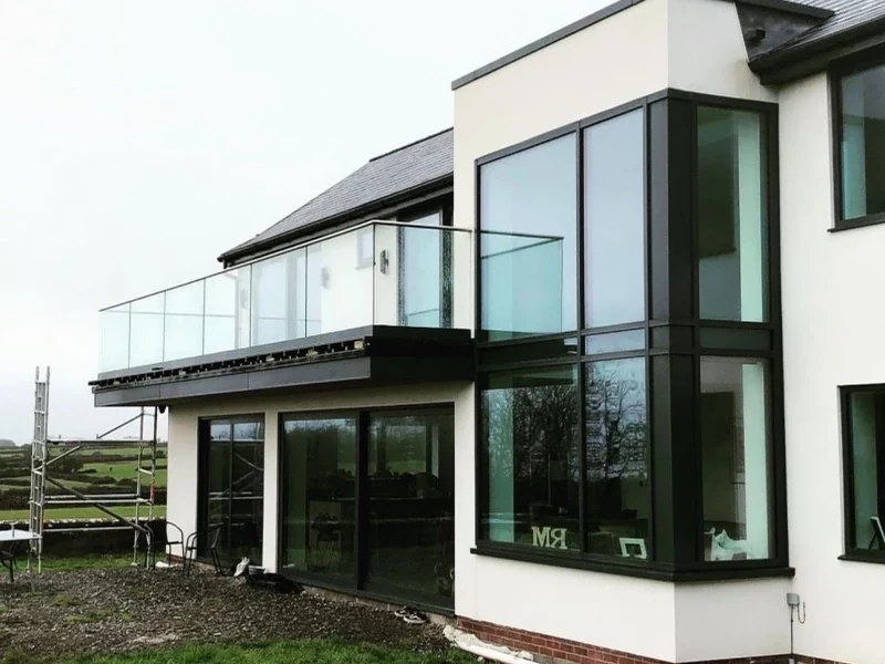 glass-balcony-glass-balcony-modern-extension-swansea-swansea-glass-balustrades-wide Glass balcony balustrade showing glass balcony modern extension in Swansea by Swansea Glass Balustrades
