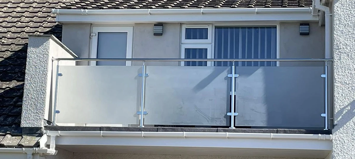 glass-balcony-juliet-balconies-white-house-frontage-swansea-swansea-glass-balustrades Glass balcony balustrade showing juliet balconies white house frontage in Swansea by Swansea Glass Balustrades