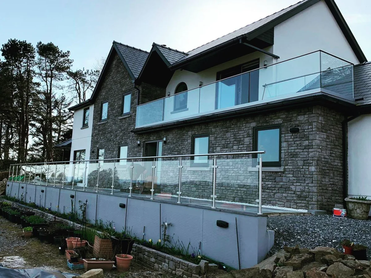 glass-balcony-stone-house-balcony-swansea-swansea-glass-balustrades Glass balcony balustrade showing stone house balcony in Swansea by Swansea Glass Balustrades