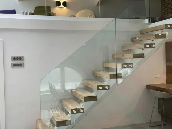 glass-balustrade-staircase-frameless-staircase-white-wall-swansea-swansea-glass-balustrades-wide Frameless glass staircase balustrade against a white wall in Swansea by Swansea Glass Balustrades